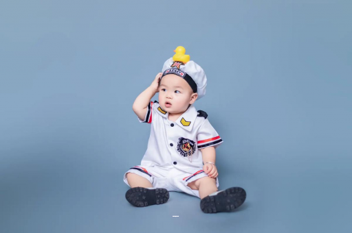 伊犁宝宝老摇头怎么回事 伊犁宝宝老摇头怎么回事